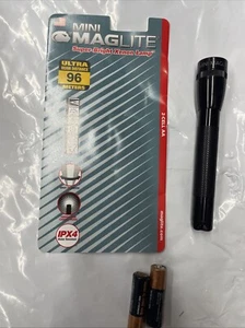 BRAND NEW Mini-Maglite M2A016 Flashlight USA SEE DETAILS - Picture 1 of 7