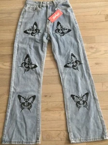 Romwe Bell bottomBoot Cut Jeans Embroidered Butterflies Light Blue SZ. XS NWT - Picture 1 of 4