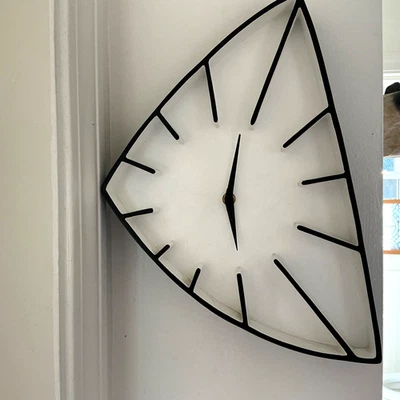 INFINITI CE MCM ATOMIC ABSTRACT SHAPE STYLE BLACK WHITE WALL/TABLE CLOCK - Image 1 of 4