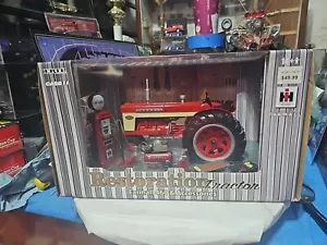 1/16 ERTL Case International Farmall 460 Restoration Tractor with Accessories - Picture 1 of 23