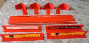 Subbuteo Set C108 Red Plastic Fence Surround Excellent - Picture 1 of 1