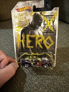 Hot Wheels OVERBORED BATMAN HERO GOTHAMS DARK PROTECTOR-FREE DISPLAY STAND - Picture 1 of 3