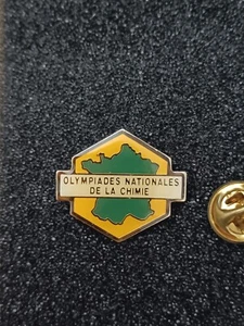 Pin's Pins Pin Enamel 45 DIVERS OLYMPIADES NATIONALES "CHIMIE " - Picture 1 of 3
