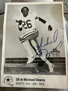Michael Downs Dallas Cowboys number 26 black-and-white card signed - Picture 1 of 2