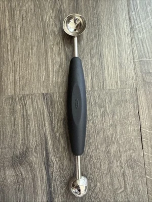 Bailarina de melón OXO Softworks plateada apta para lavavajillas tamaños de bola de 1 y 1-1/2 pulgadas Foto 1 de 4