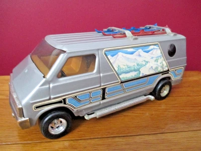 Vintage 1976 Ertl Deluxe Dodge Snow Van Winter Mural Porthole Janela com Esquis! - Imagem 1 de 4