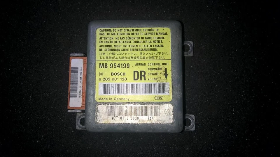 Mitsubishi Carisma 1997  crash sensors module mr954199, 0285001128 FR110636-57 - Image 1 of 1