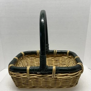 Cesta de mimbre Nantucket de madera, rectángulo con mango sólido 9,5x7"", 3" de profundidad, 10" H - Imagen 1 de 7