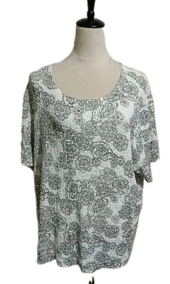 Croft & Barrow SZ 2X Crinkle Stretch Floral Print Top White Black Short Sleeve - Image 1 of 4
