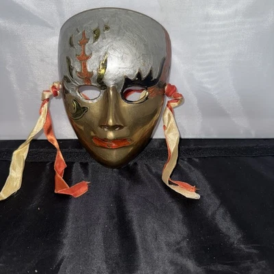 Máscara facial decorativa vintage de Mardi Gras de latón macizo colgante de pared Foto 1 de 4