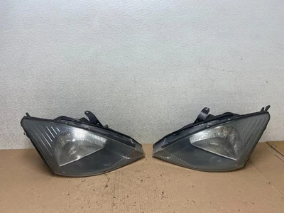 Conjunto de faróis pretos halogênio R5817 DW Ford Focus esquerda+direita 2000 a 2004 - Imagem 1 de 4