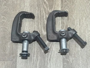 Posten 2 JAHRHUNDERT C-Schellen Gusseisen Bühnenbeleuchtung Befestigungsmaterial für Rohrbinder - Bild 1 von 6