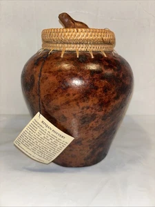 Ceramica Rinjan vintage, vaso artigianale con coperchio rana, 9"x6", nuova, piccolo difetto vedi foto - Foto 1 di 12
