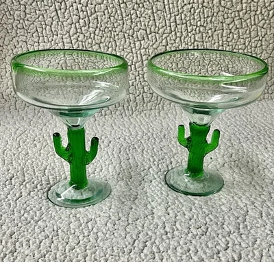 JUEGO DE 2 VASOS MARGARITA MEXICANOS SOPLADOS A MANO BORDE VERDE GRUESO PESADO TALLO CACTUS Foto 1 de 4