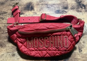 Moschino Gürteltasche / Gürteltasche gesteppt rot Nylon mit Nietenlogo   - Bild 1 von 5