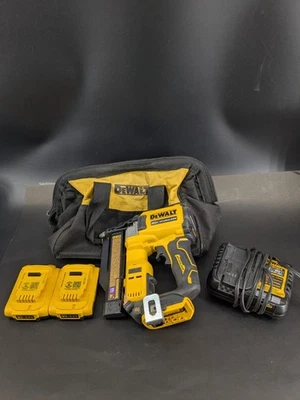 Kit clavadora de clavadora DEWALT 20V Max sin escobillas 23 GA DCN623 Foto 1 de 4