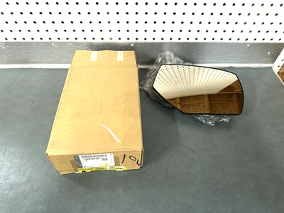 GM OEM NOS 22919746 Passenger Mirror Glass 2015-2019 Chevrolet Silverado 2500 HD - Image 1 of 3