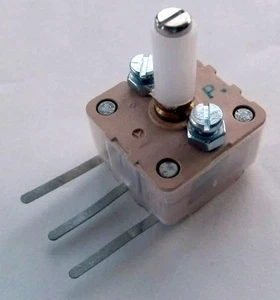Polyvaricon, condensador variable, 160+65pF con eje extendido de 6 mm, cantidad 2 - Imagen 1 de 1