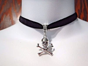 BLACK VELVET SILVER SKULL & CROSSBONES CHOKER skeleton PIRATE gothic necklace A4 - Picture 1 of 5
