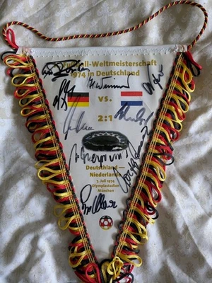 Unikat. Originale Autogramme. Wimpel Groß. Bayern. DFB. WM 1974. Rarität. Köln.  - Bild 1 von 3