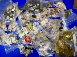Vintage Modern Buttons Crafting Craft Supplies - MIXED BULK LOT Grab Bag - Picture 1 of 10