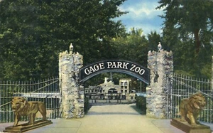 Tarjeta postal de entrada Gage Park Zoo Monkey Island en fondo Topeka Kansas 1954 - Imagen 1 de 2