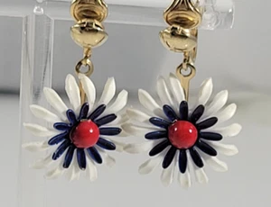 Vintage Patriotic Red White & Blue Plastic Retro Flower Earrings Gold Tone Clip - Picture 1 of 5
