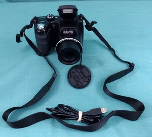 Sanyo Digitalkamera mit Trageriemen 14M VPC-E2100 mit 64GB SD-Kabel getestet funktioniert - Bild 1 von 3