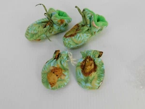 newborn gloves & boots set baby Girl Boy handmade Jungle Green - Picture 1 of 10