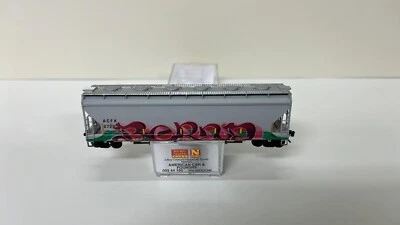 Micro-Trains N 093 44 150 ACFX grafitti covered hopper #27280 Christmas car - Image 1 of 2