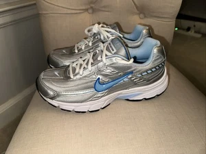 Nuevo Nike Initiator Metálico Plateado Azul Hielo Mujer Talla 8.5 Zapatilla 394053 001 - Imagen 1 de 8