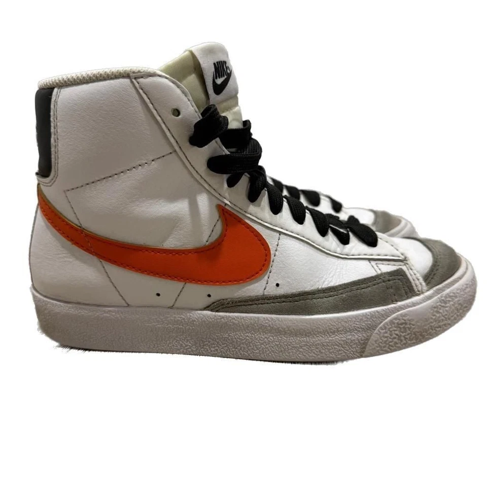 Nike Blazer Mid '77 Niños Mayores' Zapatos - Blanco/Gris Lobo/Negro/Naranja Seguridad Foto 1 de 4