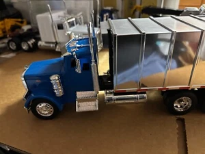 1/32 NEW RAY PLASTIC PETE 379 BLUE GARBAGE TRUCK, NO PACKAGING # B251 - Picture 1 of 5