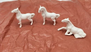 Vintage Set Of 3 Small White Horses Bone China Japan figurine Miniatures - Bild 1 von 10