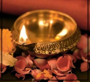Ornate Brass Decorative Oil Lamp Kuber Engraved Diyas Diya Hindu Rituals Home - Picture 1 of 4