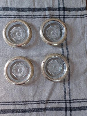 Cuatro posavasos de cristal antiguos montados en plata Foto 1 de 2