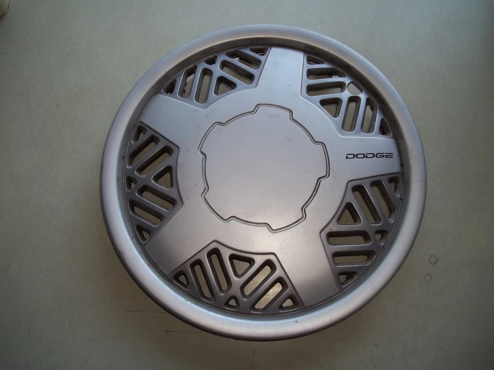 91 92 Dodge Spirit Hubcap Rim Wheel Cover Hub Cap 14" OEM USED 480 - Image 1 of 4