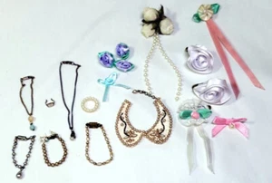 60er Jahre Perlenschmuck & Applikationen Halsketten Armband Uhr Satinschleifen für Puppen - Bild 1 von 7