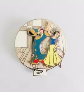 Disney Visa Chase Rewards Exclusive Snow White & Dopey Dancing Pin NEW - Picture 1 of 5