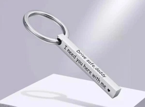 Llavero personalizado del Reino Unido con barra personalizada grabado 4 lados nombre/fecha/acero - Imagen 1 de 10