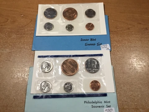 1983 P&D Souvenir Uncirculated Sets-OGP-10 Coins-010623-0092 Cover