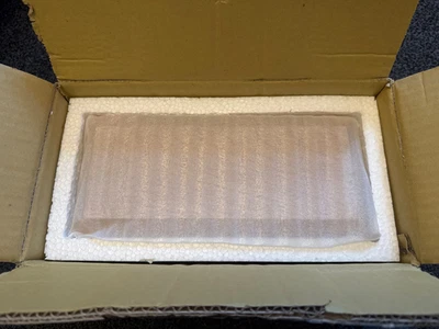 Vitrina y zócalo Danbury Mint 1:24 para todos los modelos Aston Martin DB5 Foto 1 de 3