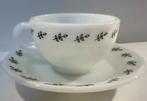 Pyrex Corning Green Leaf/Tulip Coffee Tea Cup & Saucer Replacement Pair Set - Picture 1 of 11