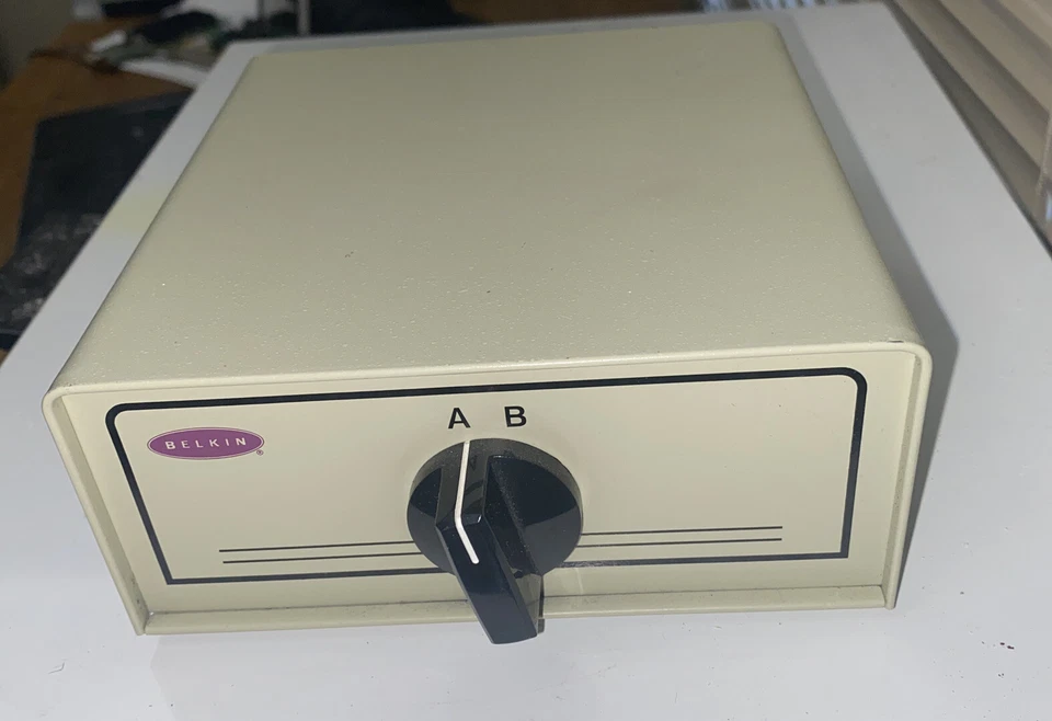 Belkin 2 Port I/O Data Transfer Switch DB25 Female Serial Connectors F1B024E - Image 1 of 3