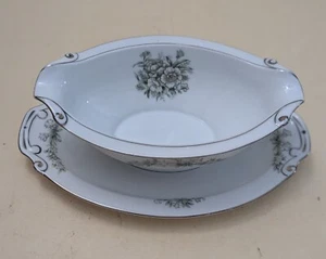 DINNERWARE: Hira Fine China "Jeanette" -Gravy Boat with Attached Underplate. - Bild 1 von 9