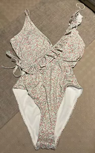 Pieces White Ditsy Floral Swimsuit size XS (UK 6) BNWT - Picture 1 of 4