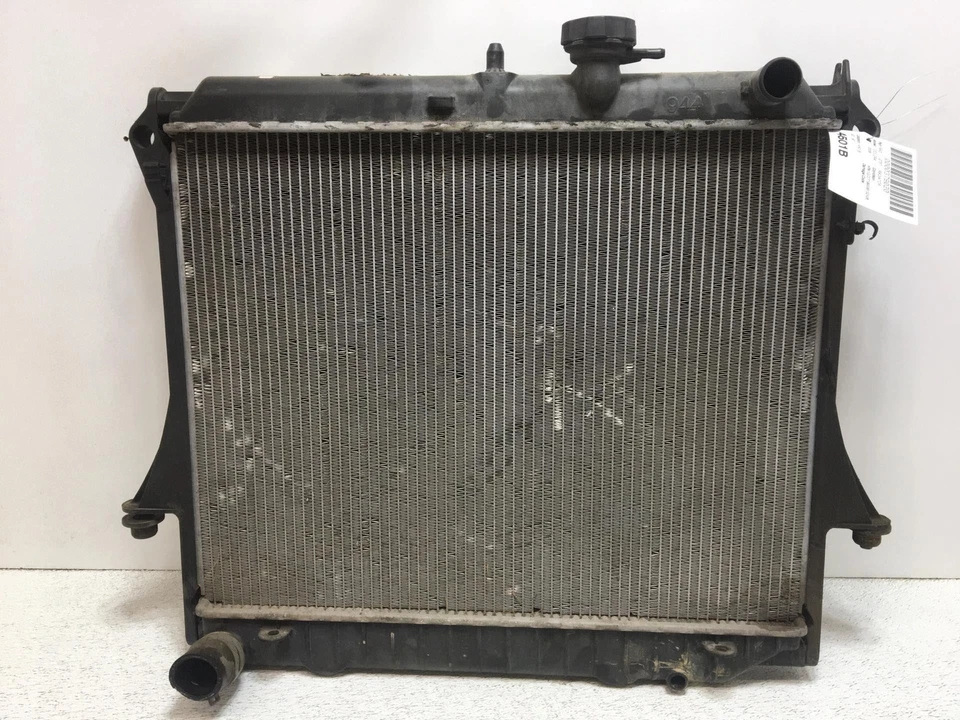 Radiator CHEVY COLORADO 04 05 06 07 08 09 10 11 12 - Image 1 of 3