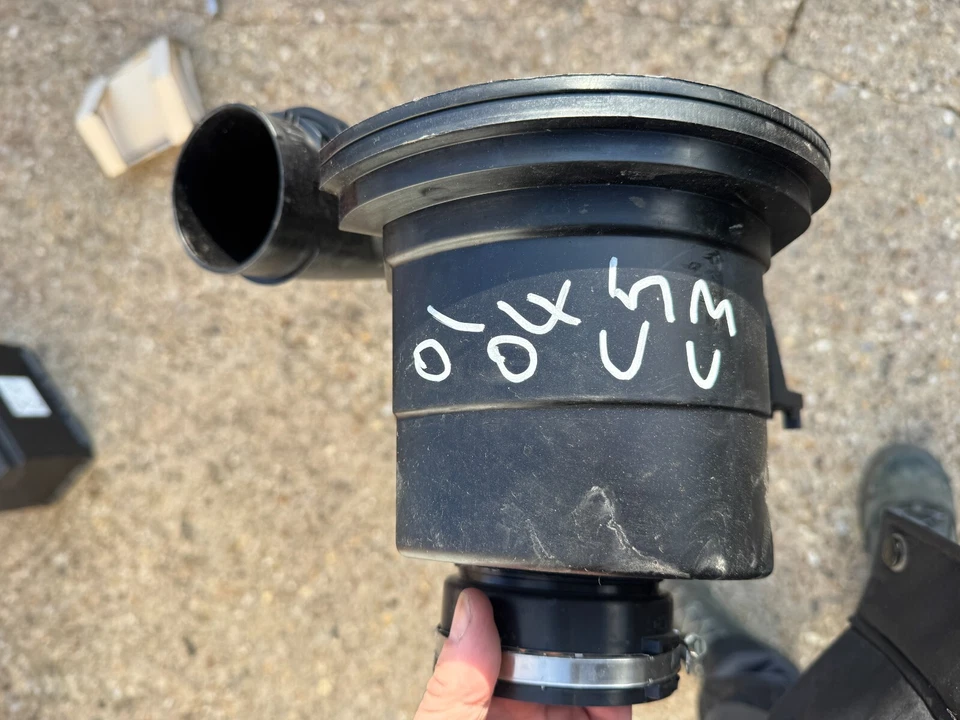 Land Rover Range Rover Sport L461 2023 Diesel air intake hose pipe M8E29H718DD - Image 1 of 4