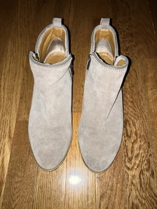 Stivaletti da donna Lucky Brand taglia 8 8M Bartalino in pelle scamosciata tortora con cerniera - Foto 1 di 3