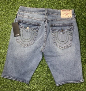 Pantalones cortos de mezclilla True Religion Rocco Big T con solapa para hombre talla 34” precio de venta sugerido por el fabricante $159 - Imagen 1 de 6
